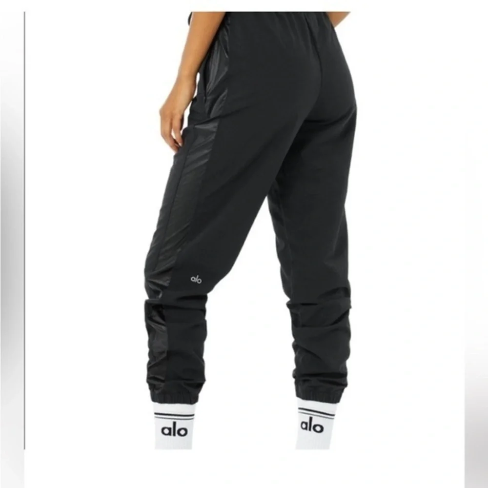 Alo Yoga black Remix jogger pull on and go pants with zip pockets XS